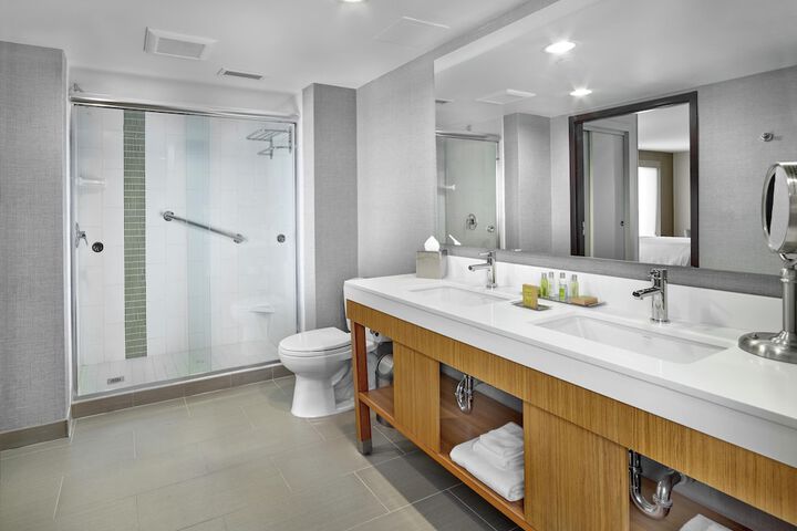 DoubleTree by Hilton Edmonton Downtown
