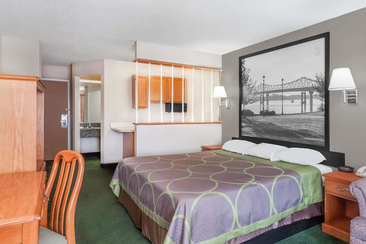 Room 9 of 20