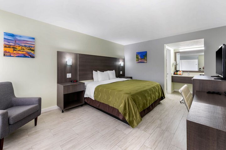 Room 18 of 32
