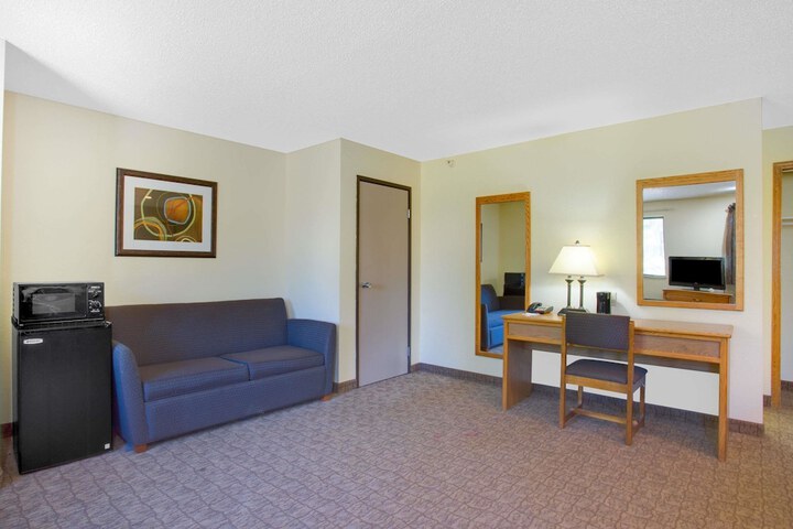 Room 9 of 15
