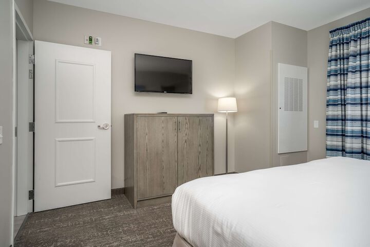 Room 6 of 24