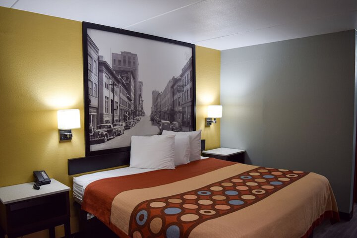 Room 18 of 25