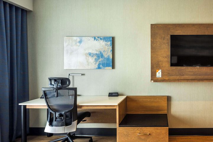 Room 25 of 60