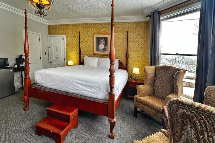 Room 38 of 104