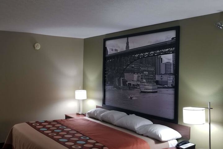 Super 8 by Wyndham Bellefontaine