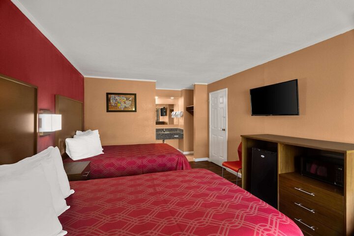 Room 26 of 40