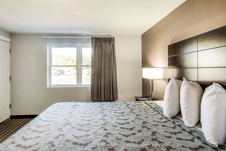 Room 16 of 25