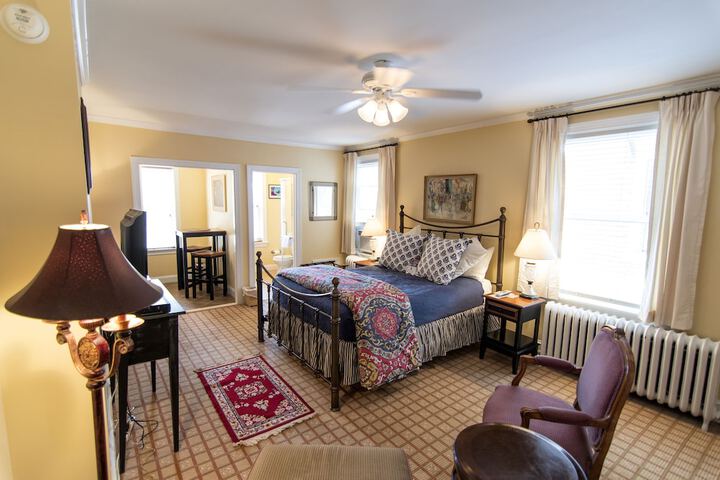 Room 32 of 72
