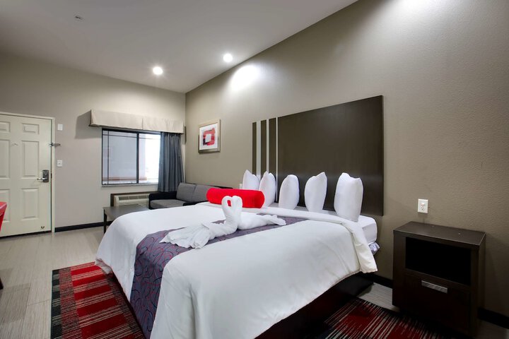 Room 32 of 39
