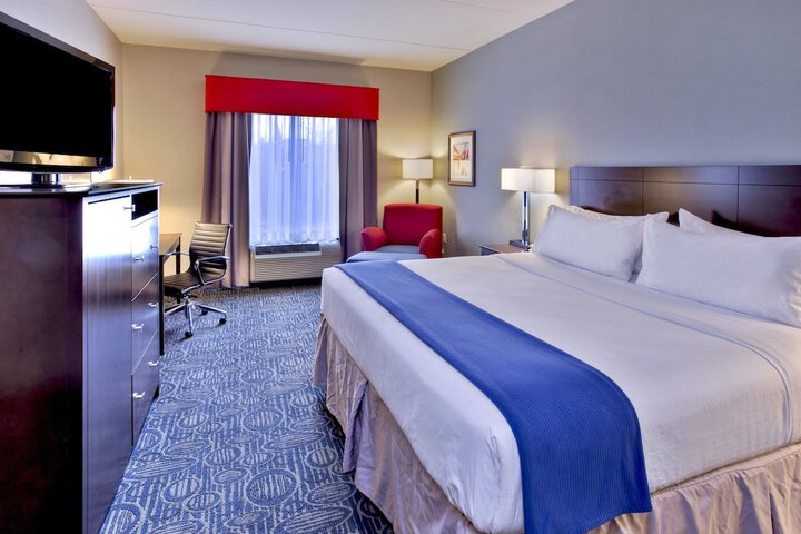 Holiday Inn Express & Suites Oak Ridge by IHG