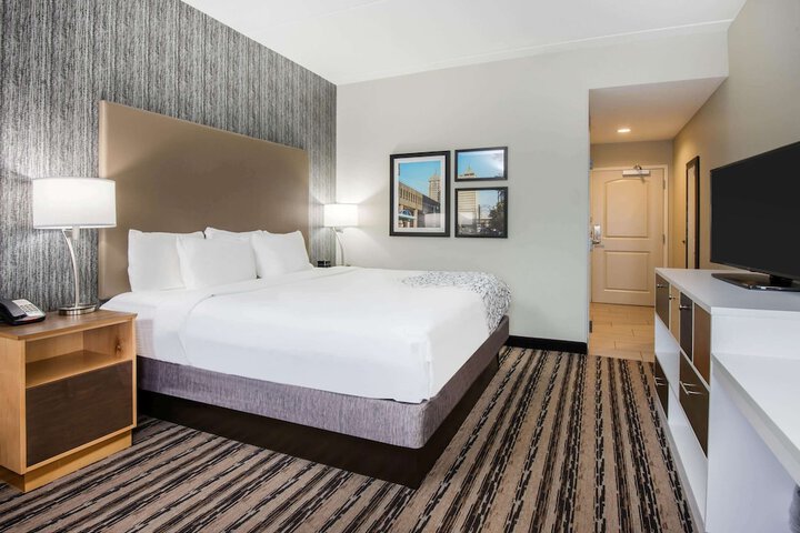 Room 42 of 49
