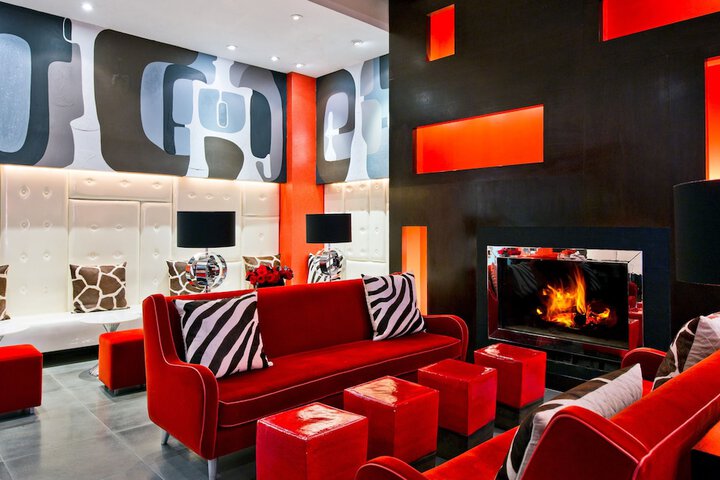 Lounge 41 of 44