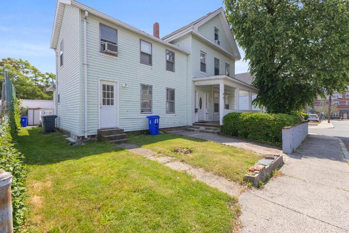 17-19Cozy & Spacious 6BR home in Malden with window AC and free parking
