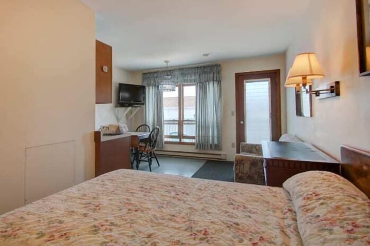Room 9 of 30