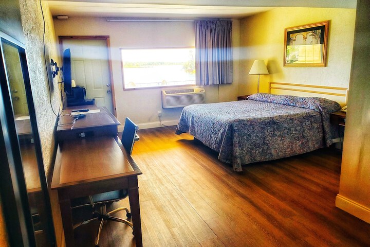 Room 12 of 36