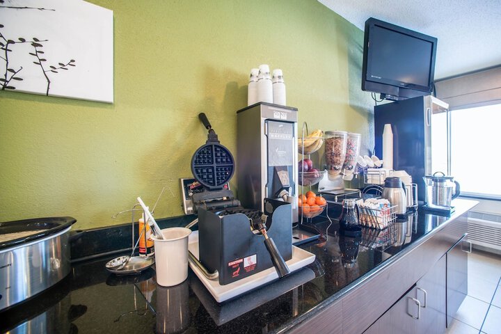 Breakfast/Coffee Service 30 of 38