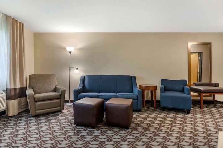 Room 10 of 32