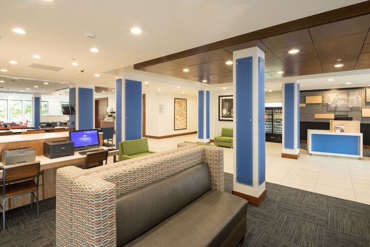 Holiday Inn Express Hotel & Suites Detroit - Utica by IHG