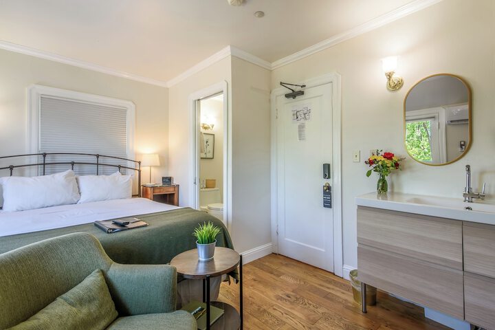 Room 32 of 68