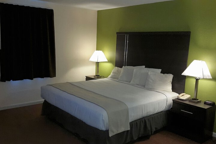 Room 18 of 48