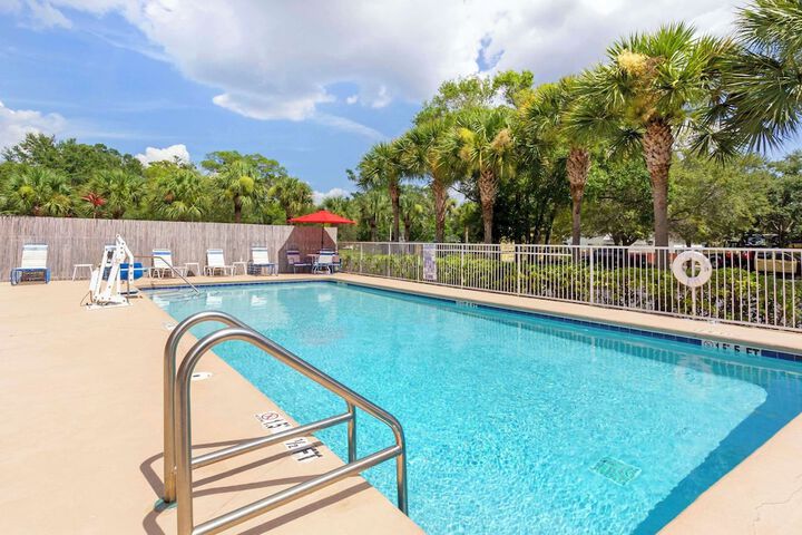 Pool 7 of 60