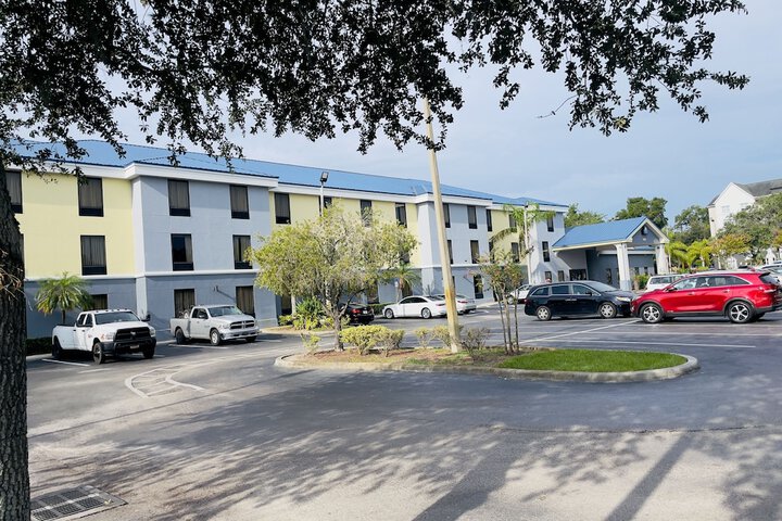 Hotel 8 of 85