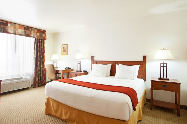 Room 10 of 28