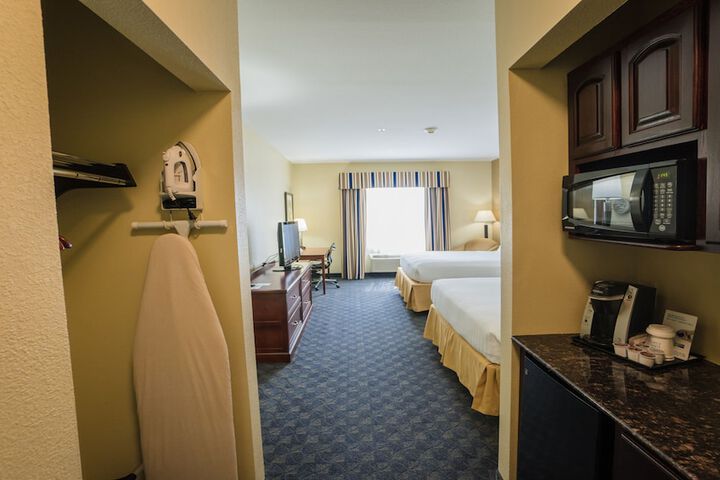 Holiday Inn Express & Suites Pampa by IHG