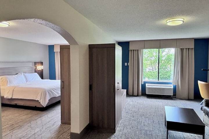 Holiday Inn Express Hotels and Suites Dayton North Tipp City by IHG