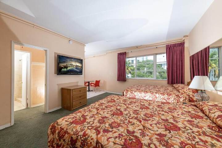 Room 9 of 33