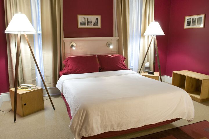 Room 32 of 48