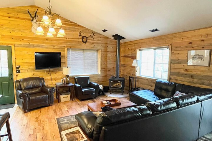 bobcat Trail Cabin on 3 Acres in Como!