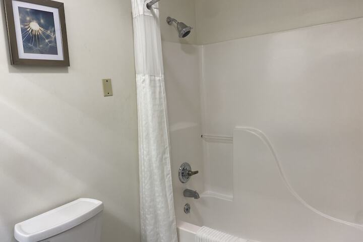 Room 25 of 98