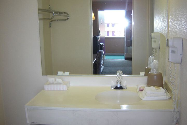 Room 12 of 25