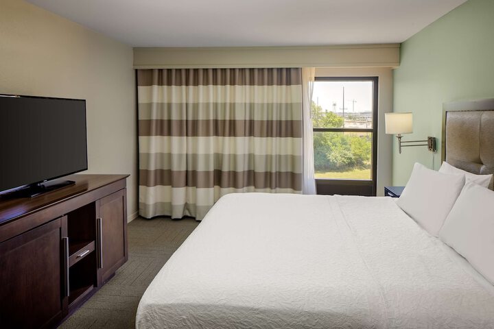 Room 25 of 42