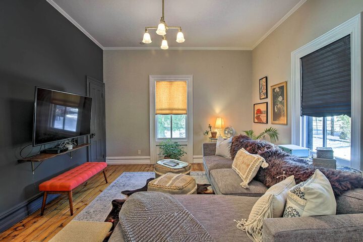 Walk to Downtown: Pet-friendly Millerton Home!