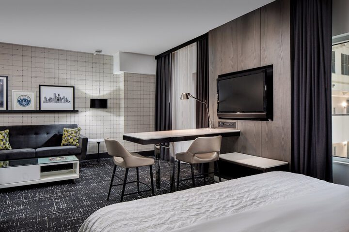 Room 10 of 34