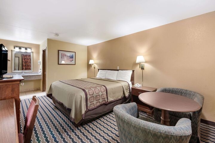 Room 21 of 39