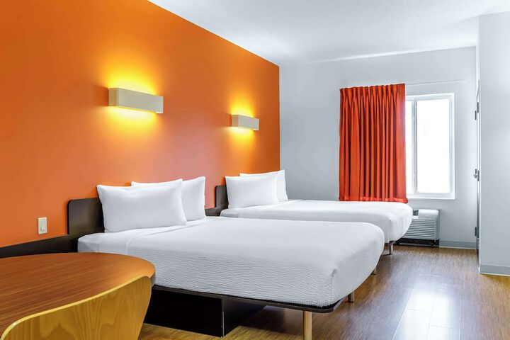 Room 8 of 25