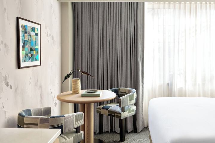 Room 53 of 80