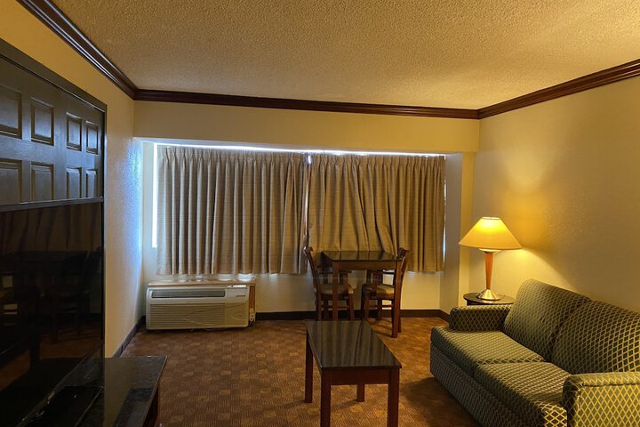 Room 23 of 40