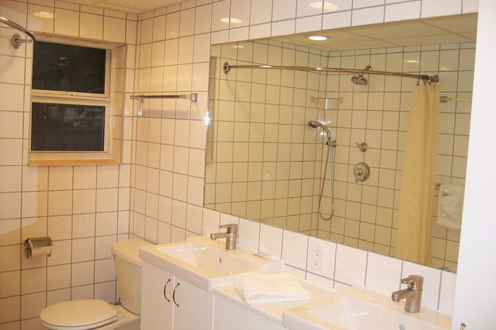 Room 49 of 184
