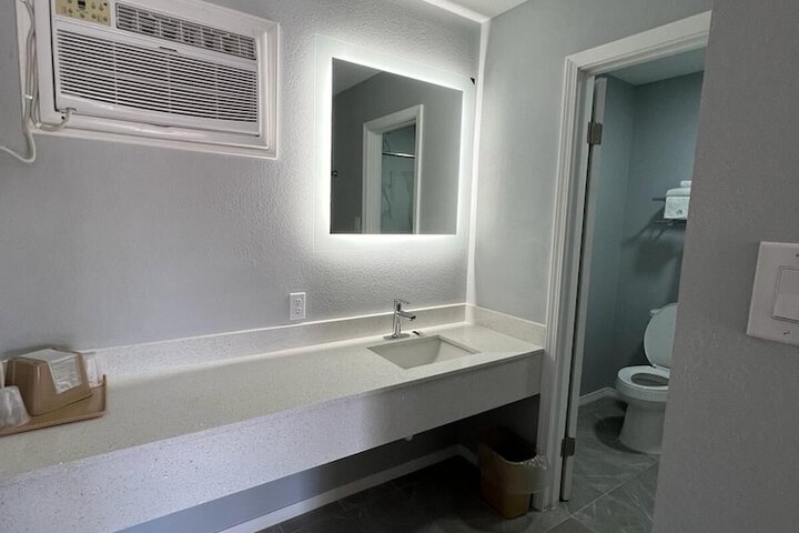 Room 20 of 32