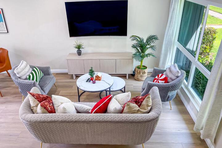 Sweet 2 bd for monthly stay! 20 mi to Disney