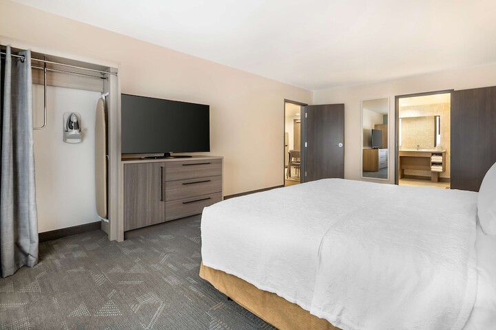 Room 13 of 37