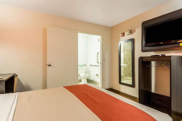 Room 19 of 33