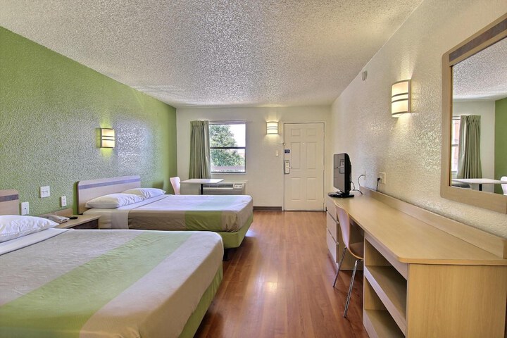 Room 11 of 40