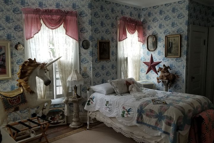 Room 27 of 38