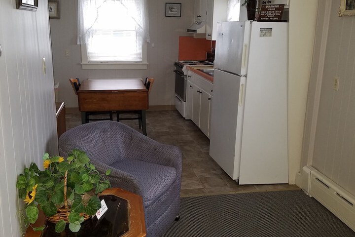 Room 28 of 76