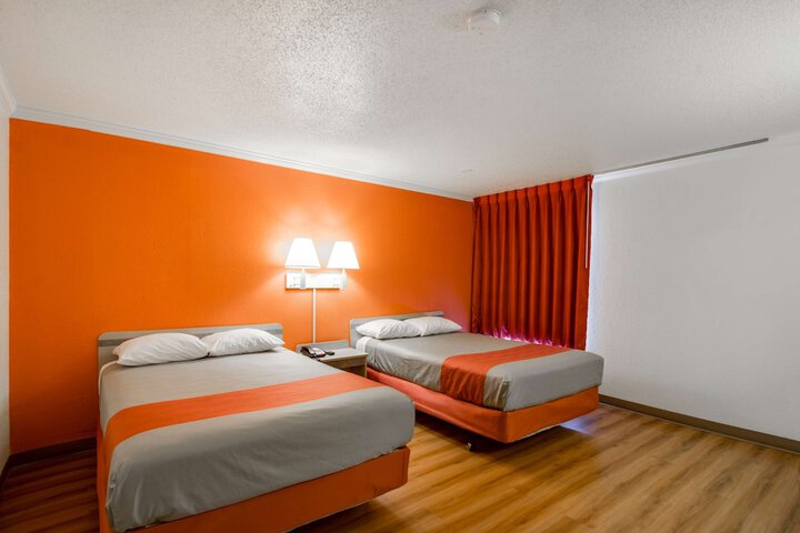 Room 16 of 28